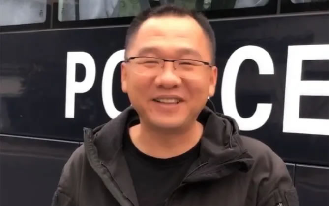 （自适应手机版）响应式电子手机配件类网站源码 HTML5电子科技手机耳机蓝牙产品网站织梦模板